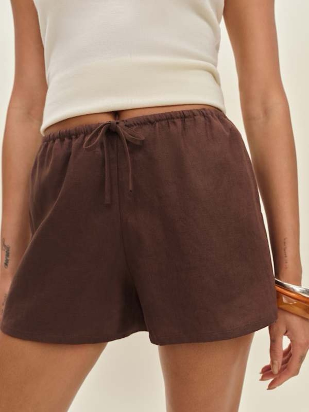 NWT reformation zoey linen shorts in cafe / size XS